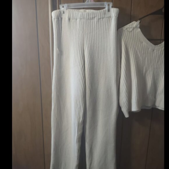 Women's Sincerely Jules Large Sweater Set - Picture 3 of 5